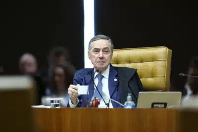 Barroso anuncia aposentadoria e abre caminho para indicação de Lula ao STF Barroso anuncia aposentadoria e abre caminho para indicação de Lula ao STF