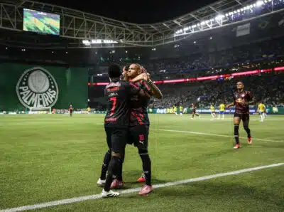 Jhon Jhon esclarece críticas à arbitragem e agradece ao Palmeiras após goleada de 5 a 1 Jhon Jhon esclarece críticas à arbitragem e agradece ao Palmeiras após goleada de 5 a 1