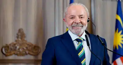 Lula vê ‘solução definitiva’ para crise Brasil-EUA em encontro Lula vê ‘solução definitiva’ para crise Brasil-EUA em encontro