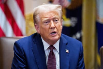 Trump anuncia viagem à China em 2024 e busca acordo comercial com Xi Jinping Trump anuncia viagem à China em 2024 e busca acordo comercial com Xi Jinping