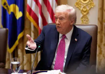 Trump pressiona Ucrânia a renunciar soberania do Donbass em conversas tensas Trump pressiona Ucrânia a renunciar soberania do Donbass em conversas tensas