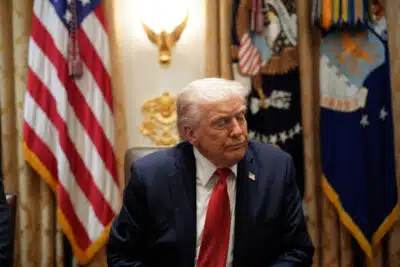 Trump critica embaixador australiano Kevin Rudd após ofensas sobre sua presidência Trump critica embaixador australiano Kevin Rudd após ofensas sobre sua presidência