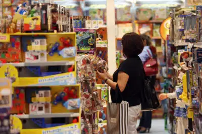 Pesquisa revela que 80% dos brasileiros planejam comprar presentes para o Dia das Crianças