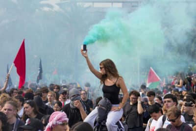Brasileiros em Israel denunciam falta de água e comida; Brasil pede libertação urgente Brasileiros em Israel denunciam falta de água e comida; Brasil pede libertação urgente
