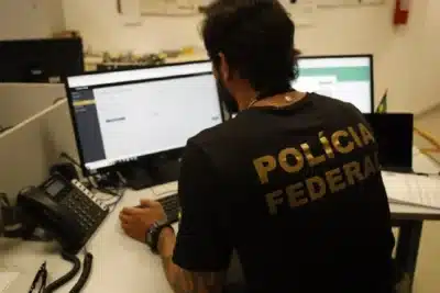 PF invade sede do sindicato ligado a irmão de Lula na Operação Sem Desconto PF invade sede do sindicato ligado a irmão de Lula na Operação Sem Desconto