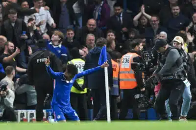 Estêvão marca gol histórico e salva Chelsea na Premier League