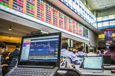 Ibovespa estável após forte queda e dólar em nível técnico Ibovespa estável após forte queda e dólar em nível técnico