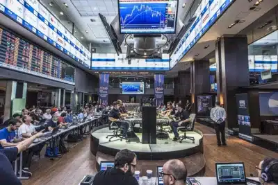 Ibovespa sobe com Lula e Trump em encontro; dólar recua