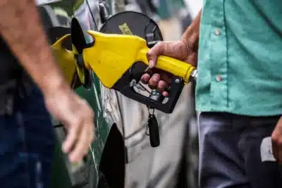 Gasolina mais barata? Entenda como a redução de 4,9% da Petrobras impactará o preço na bomba Gasolina mais barata? Entenda como a redução de 4,9% da Petrobras impactará o preço na bomba