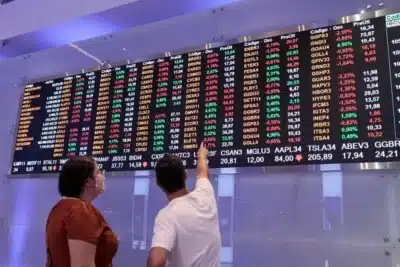Ibovespa inicia a semana em alta, superando os 143 mil pontos; dólar em queda Ibovespa inicia a semana em alta, superando os 143 mil pontos; dólar em queda