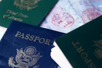 Passaporte dos EUA despenca para 12ª posição e sai do top 10 global; confira o ranking! Passaporte dos EUA despenca para 12ª posição e sai do top 10 global; confira o ranking!