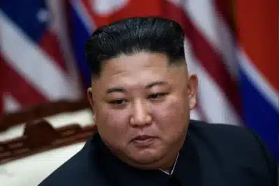 Kim Jong-un promete ‘castigar’ provocações do inimigo em novo navio de guerra