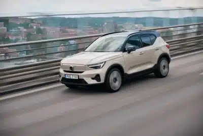 Volvo tem alta de 40% após lucro surpreendente no terceiro trimestre de 6,4 bilhões de coroas suecas Volvo tem alta de 40% após lucro surpreendente no terceiro trimestre de 6,4 bilhões de coroas suecas