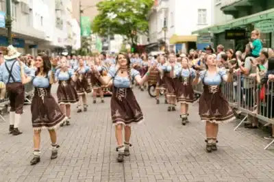 Oktoberfest Blumenau 2025: Preços, Programação e Oktoberfest Summit em SC
