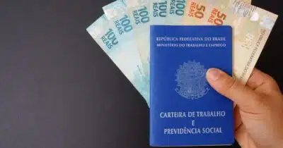 Lei determina que CLTs terão R$1945 de salário mínimo em 2025, com reajuste de 8% no RS Lei determina que CLTs terão R$1945 de salário mínimo em 2025, com reajuste de 8% no RS