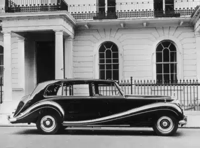 Rolls-Royce Phantom celebra 100 anos: ícone de luxo de Elizabeth a Lennon