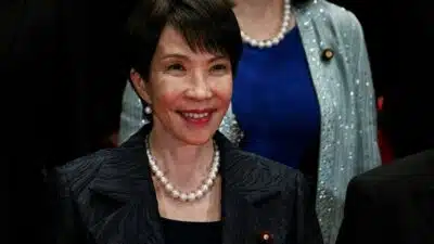 Sanae Takaichi busca evitar crise global com dívida japonesa alta