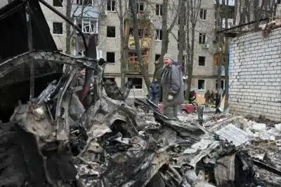 Kramatorsk inicia evacuações devido ao aumento de ataques russos e perda populacional significativa