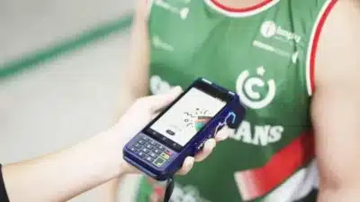 Corinthians inova com chip no escudo e faturamento dispara no RS Corinthians inova com chip no escudo e faturamento dispara no RS