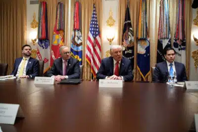 Trump apoia chapa Vance-Rubio para 2028 e não descarta futuro