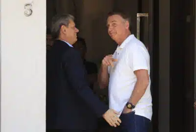 Bolsonaro impõe Michelle como vice em apoio a Tarcísio para 2026, dizem aliados
