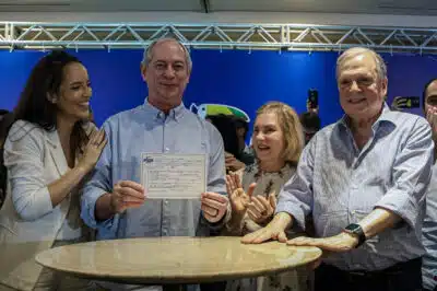 Ciro Gomes volta ao PSDB em Fortaleza e clama por ‘libertação’ do Ceará Ciro Gomes volta ao PSDB em Fortaleza e clama por ‘libertação’ do Ceará