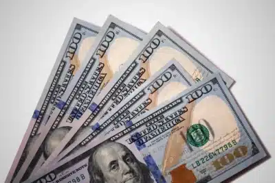 Dólar se mantém estável em R$ 5,33 após ‘shutdown’ global Dólar se mantém estável em R$ 5,33 após ‘shutdown’ global