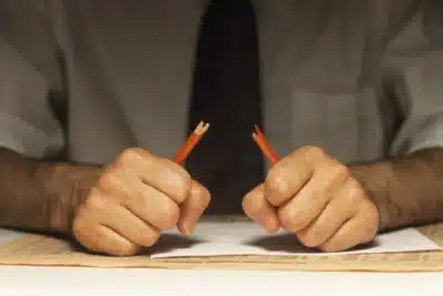 Adam Grant alerta: confundir gentileza com inteligência emocional prejudica sua carreira!