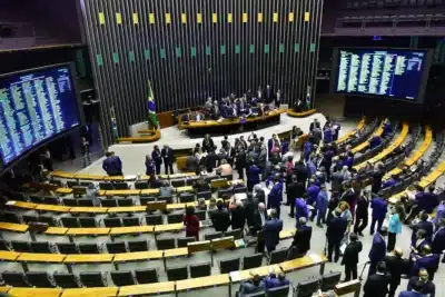CCJ da Câmara aprova PEC que autoriza deputados a fiscalizar agências reguladoras CCJ da Câmara aprova PEC que autoriza deputados a fiscalizar agências reguladoras