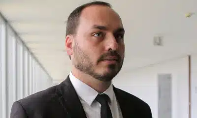 Carlos Bolsonaro registra boletim de ocorrência contra MTST