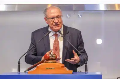 Alckmin critica postura de Tarcísio sobre o tarifaço