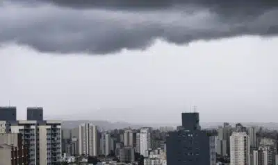 São Paulo enfrenta início de semana com frio e chuvas intensas São Paulo enfrenta início de semana com frio e chuvas intensas