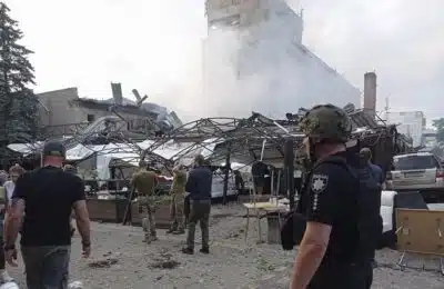 Ataques russos na Ucrânia resultam na morte de dois jornalistas e um socorrista Ataques russos na Ucrânia resultam na morte de dois jornalistas e um socorrista