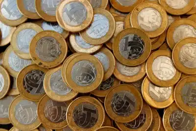 Dívida do Brasil poderia comprar uma Tesla e ainda sobraria; entenda as comparações financeiras! Dívida do Brasil poderia comprar uma Tesla e ainda sobraria; entenda as comparações financeiras!