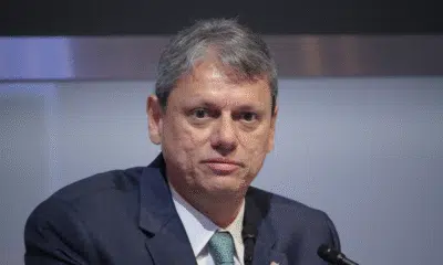 Tarcísio propõe turbinar Bolsa Família Paulista para 2026