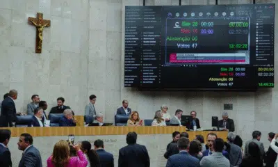Câmara de SP aumenta IPTU com reajustes de 10% e 12% Câmara de SP aumenta IPTU com reajustes de 10% e 12%