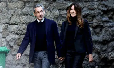 Sarkozy é preso por conspiração na França e clama inocência durante detenção Sarkozy é preso por conspiração na França e clama inocência durante detenção