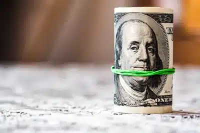 Dólar cai pela quarta vez consecutiva e encerra a R$ 5,37 com expectativa de acordo EUA-China Dólar cai pela quarta vez consecutiva e encerra a R$ 5,37 com expectativa de acordo EUA-China