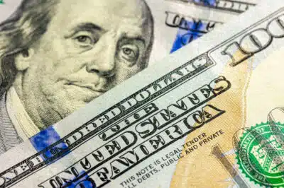 Dólar em queda e real em alta; Ibovespa sofre com pressão das commodities Dólar em queda e real em alta; Ibovespa sofre com pressão das commodities