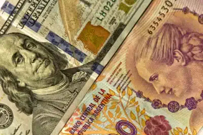 EUA compram pesos da Argentina e fecham acordo de US$ 20 bilhões EUA compram pesos da Argentina e fecham acordo de US$ 20 bilhões