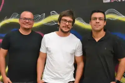 Trio inovador transforma decisões difíceis em soluções simples e rápidas Trio inovador transforma decisões difíceis em soluções simples e rápidas
