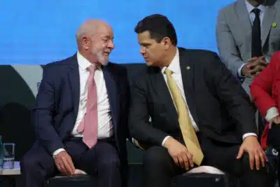 Lula informa Alcolumbre sobre escolha de Messias para o STF, mas decisão fica para depois da Ásia Lula informa Alcolumbre sobre escolha de Messias para o STF, mas decisão fica para depois da Ásia