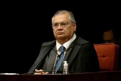 Dino critica ameaças a ministros do STF e cita Gilmar Dino critica ameaças a ministros do STF e cita Gilmar