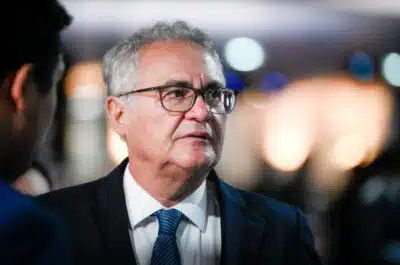 Renan Calheiros ataca Lira e promete fim da isenção do IR na Câmara
