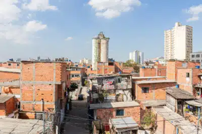 Justiça libera demolição de moradias desocupadas na Favela do Moinho para novo parque e estação de trem Justiça libera demolição de moradias desocupadas na Favela do Moinho para novo parque e estação de trem