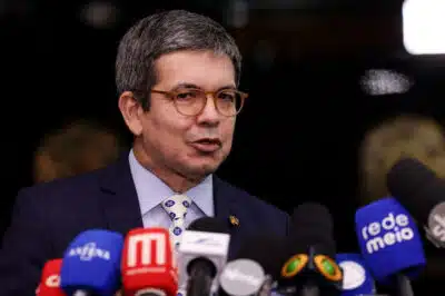 Randolfe Rodrigues indica Pacheco e Messias para sucessão de Barroso no STF Randolfe Rodrigues indica Pacheco e Messias para sucessão de Barroso no STF