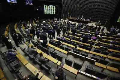 CNI critica MP sobre IOF e avalia prejuízos à indústria e consumo CNI critica MP sobre IOF e avalia prejuízos à indústria e consumo