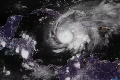 Furacão Melissa causa destruição na Jamaica, ‘tempestade do século’ Furacão Melissa causa destruição na Jamaica, ‘tempestade do século’