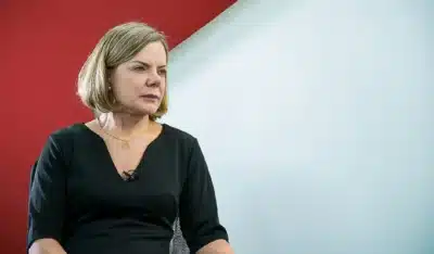 Governo inicia demissões após derrota na MP das apostas; Gleisi propõe ‘reorganização da base’ Governo inicia demissões após derrota na MP das apostas; Gleisi propõe ‘reorganização da base’