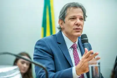 Haddad analisa novas opções após veto da MP do IOF; Impacto de R$ 46,5 bi no Orçamento Haddad analisa novas opções após veto da MP do IOF; Impacto de R$ 46,5 bi no Orçamento